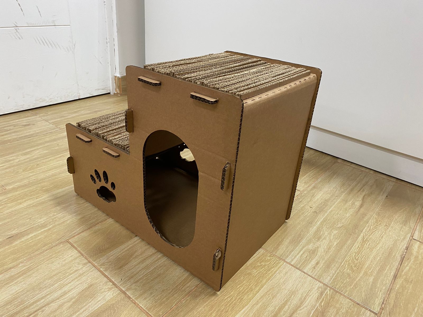 Casa rascador carton coarrugado para gato escalera